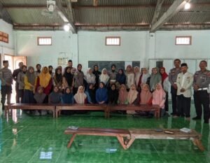 Polwan Polres Ngawi Gandeng Da’i Kamtibmas Edukasi Santri Cegah Perilaku Kekerasan